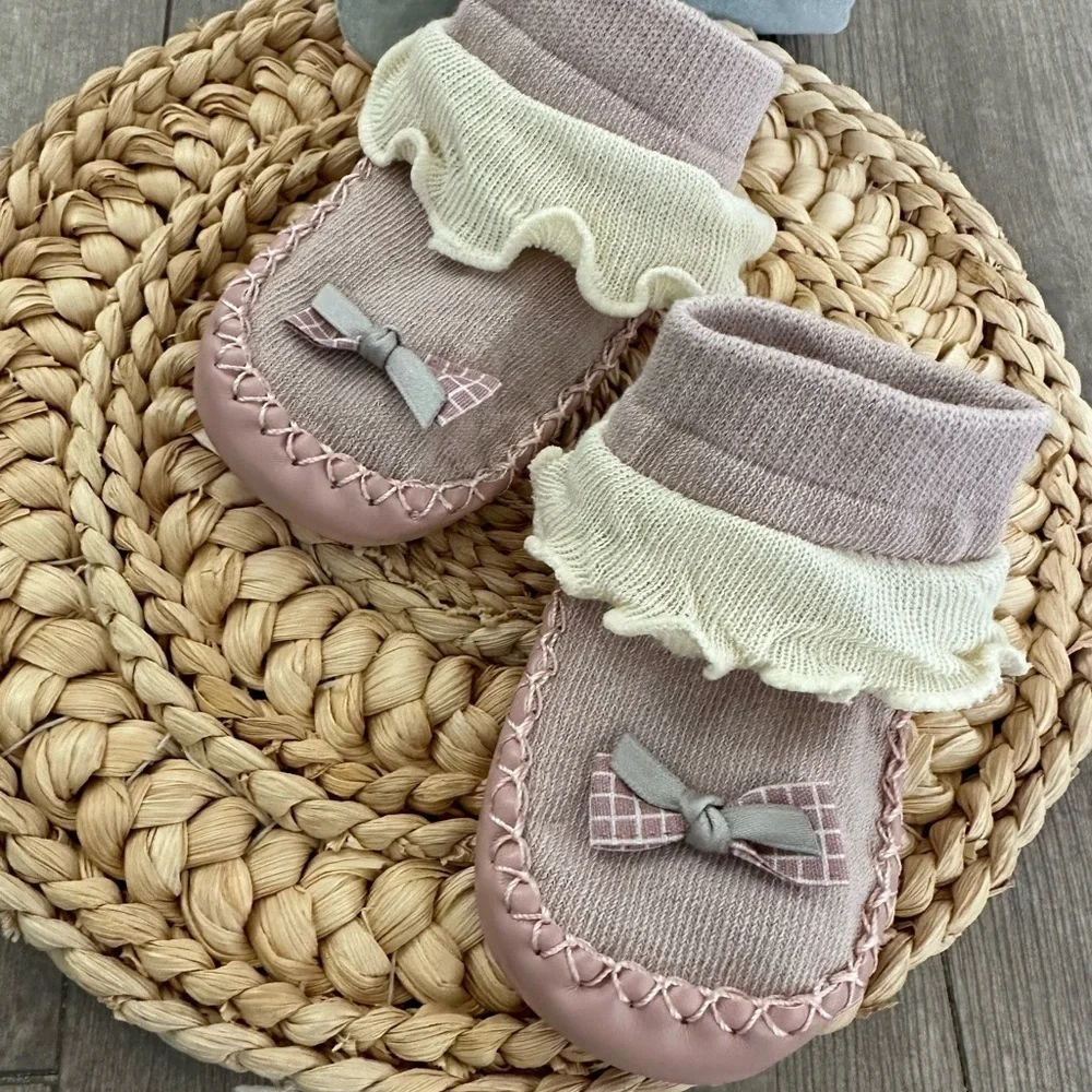 Adorable boho baby girl walker shoes /slipper grip bottoms 0-6 months